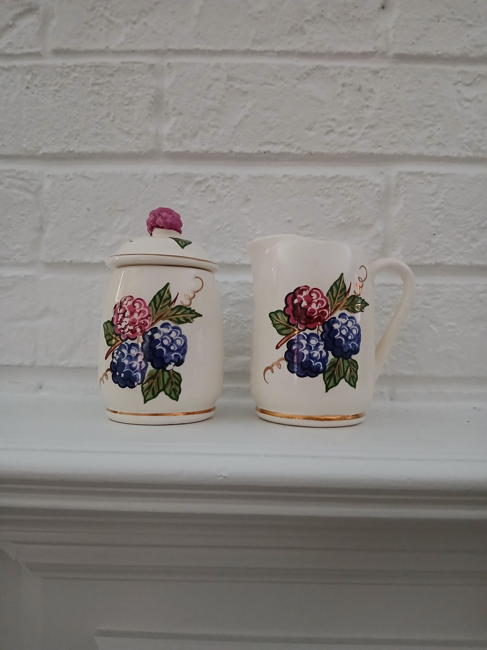 Vtg Knotts Berry Farms Sugar Jar and Creamer Set Berry Design Set